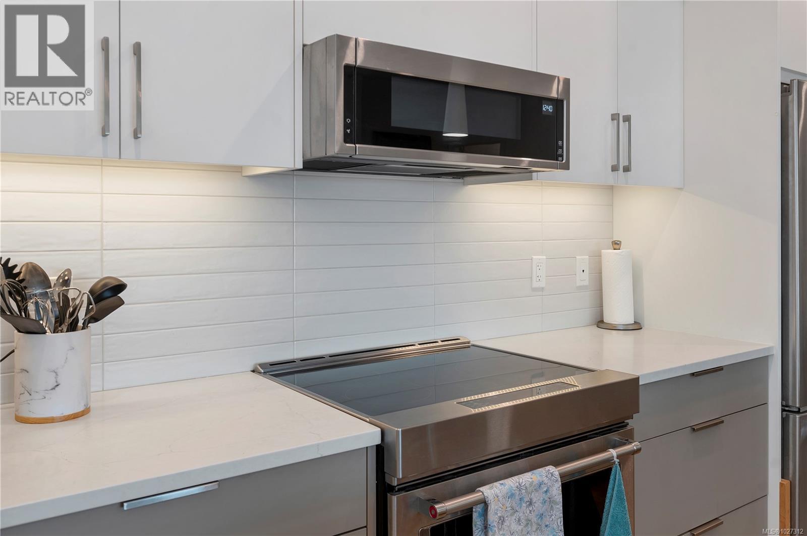 #204 684 ISLAND HWY S - 6