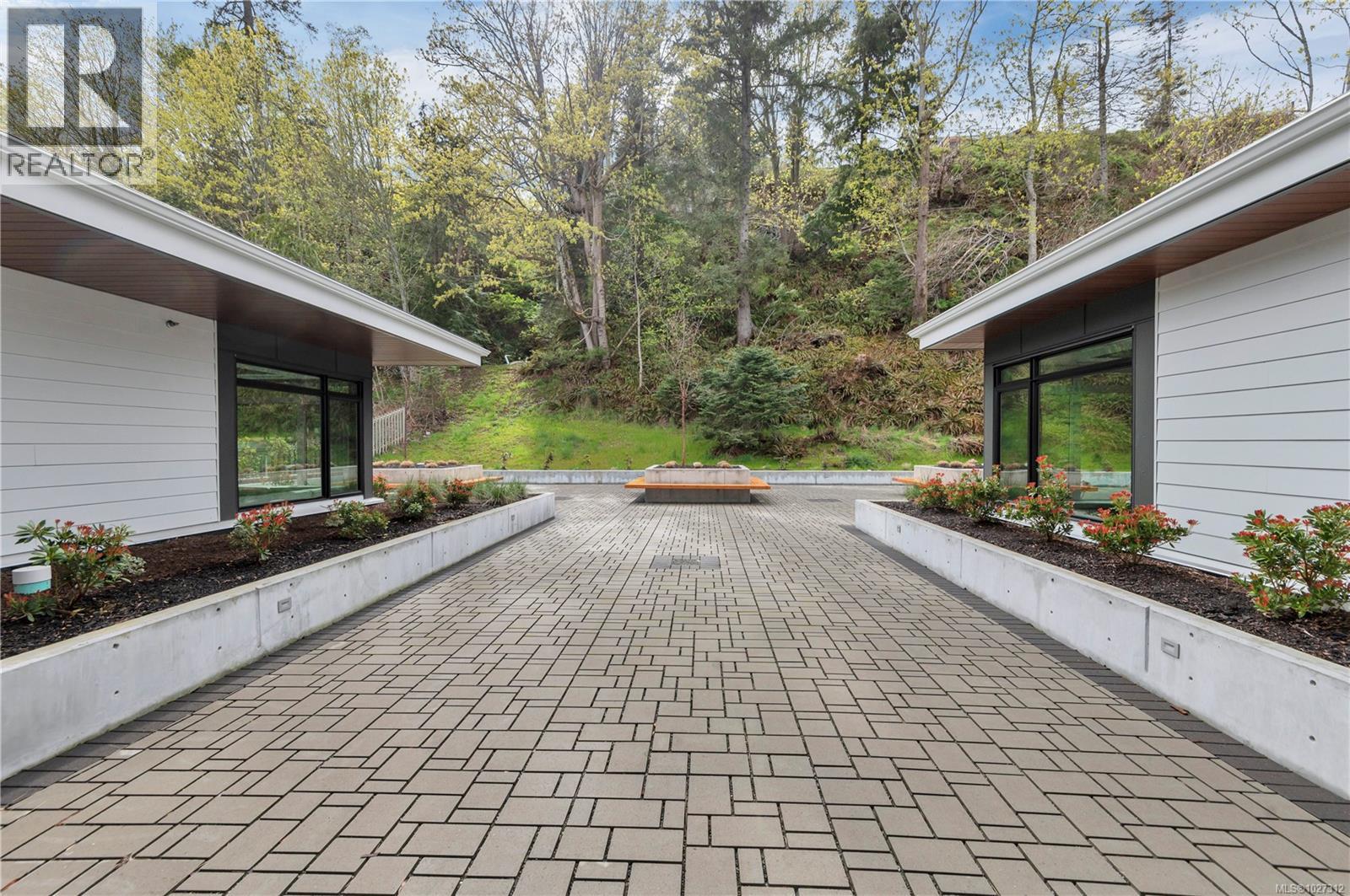 #204 684 ISLAND HWY S - 35