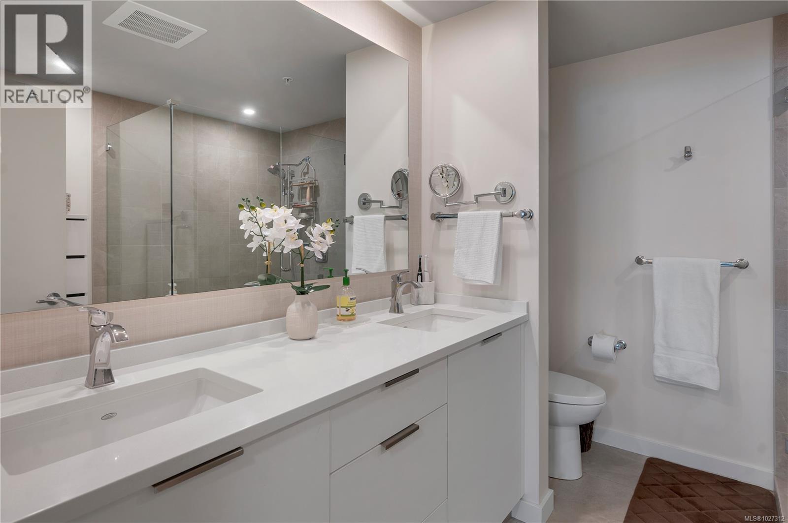 #204 684 ISLAND HWY S - 15