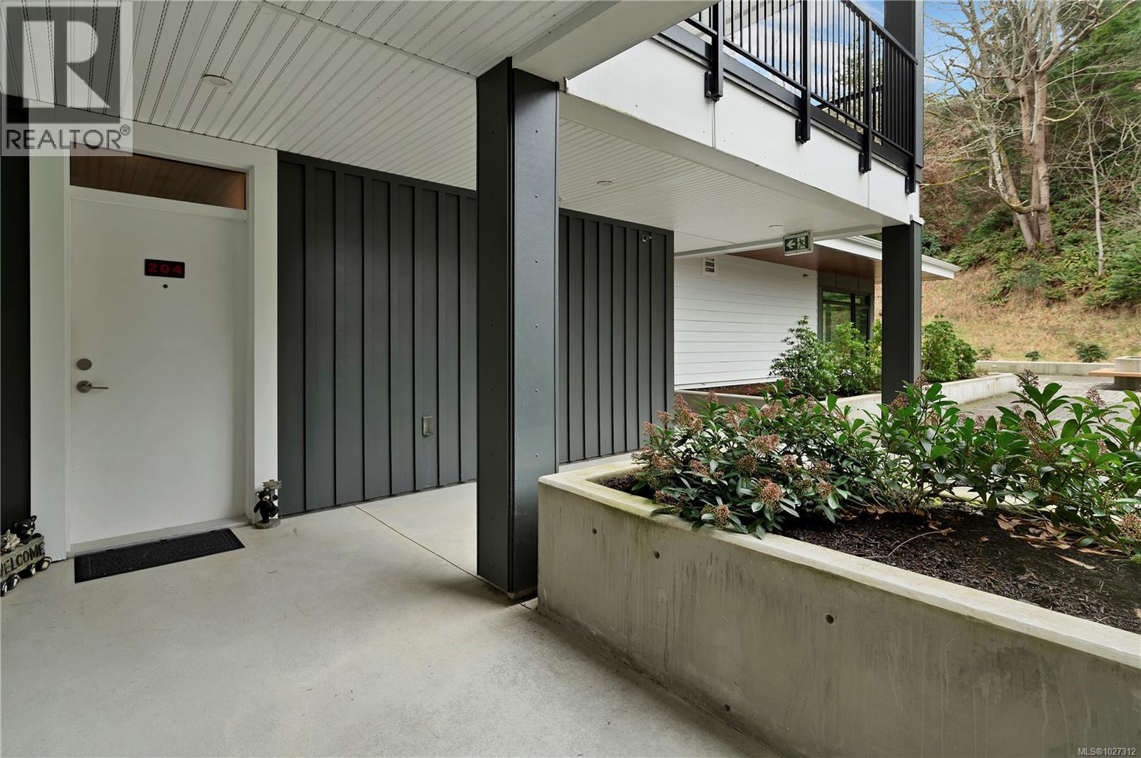 #204 684 ISLAND HWY S - 34