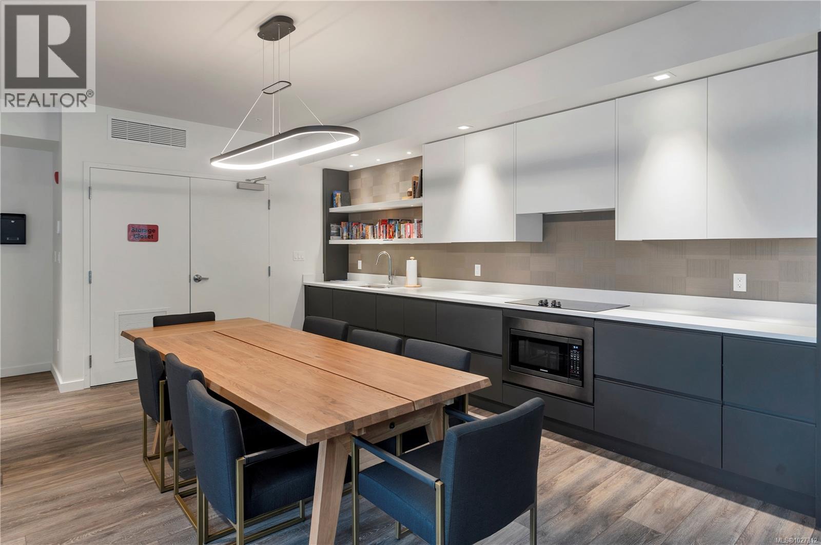 #204 684 ISLAND HWY S - 26