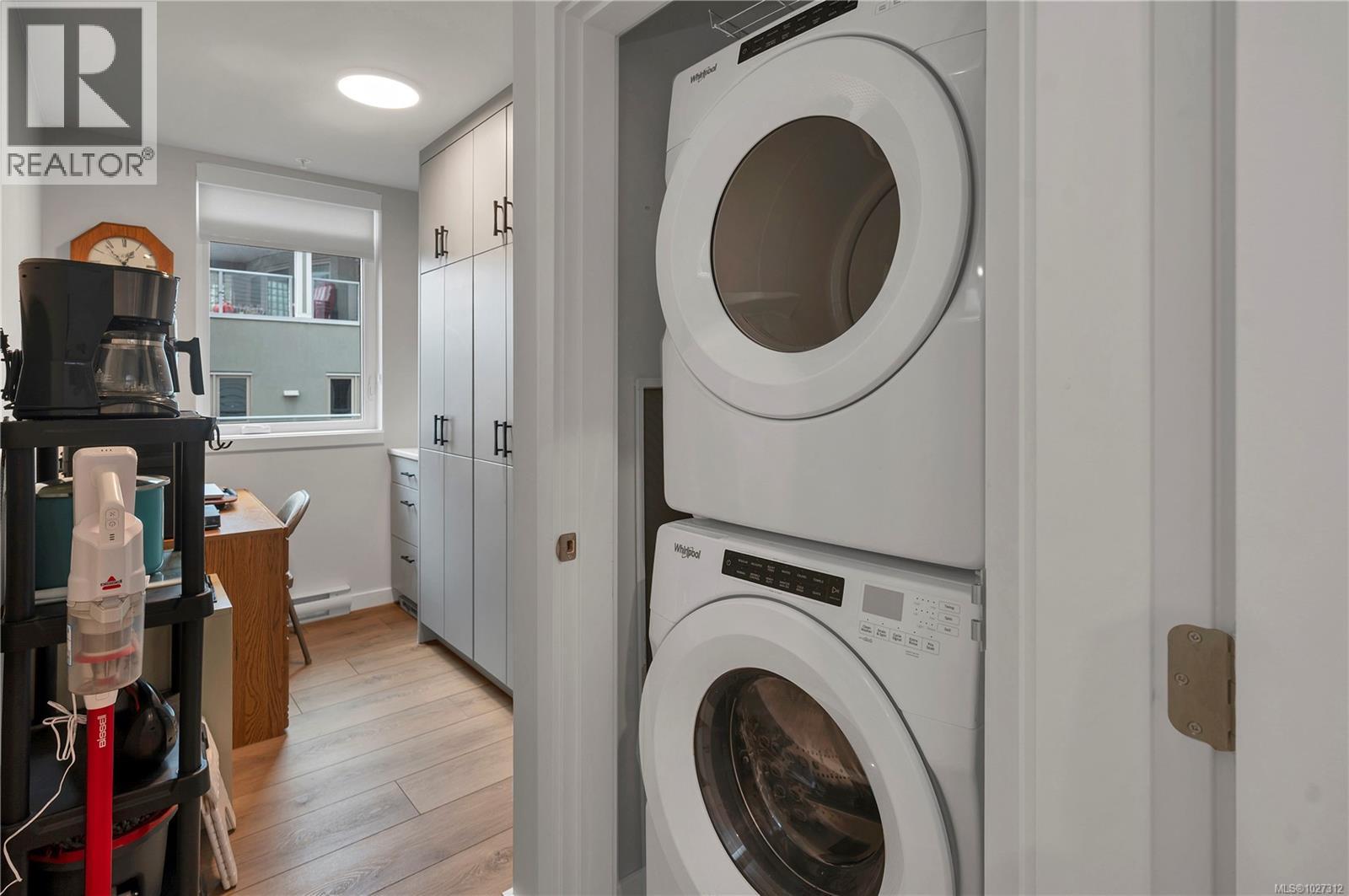 #204 684 ISLAND HWY S - 18