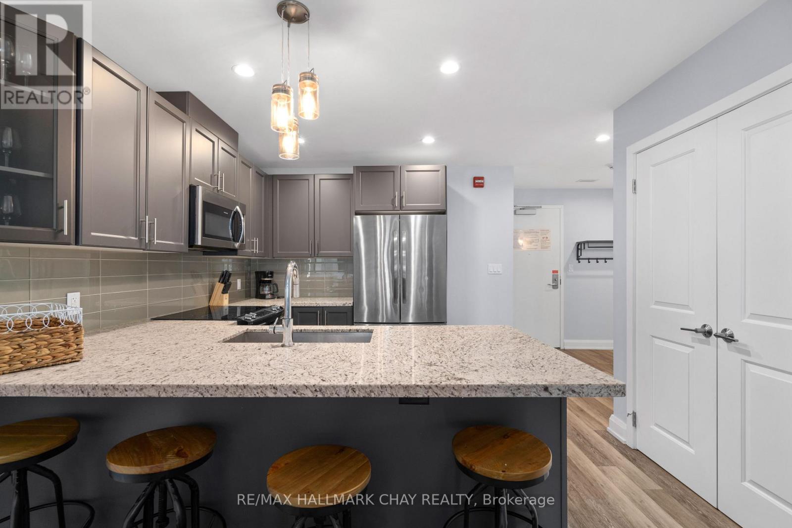 ##G01 80 HORSESHOE BOULEVARD - 10