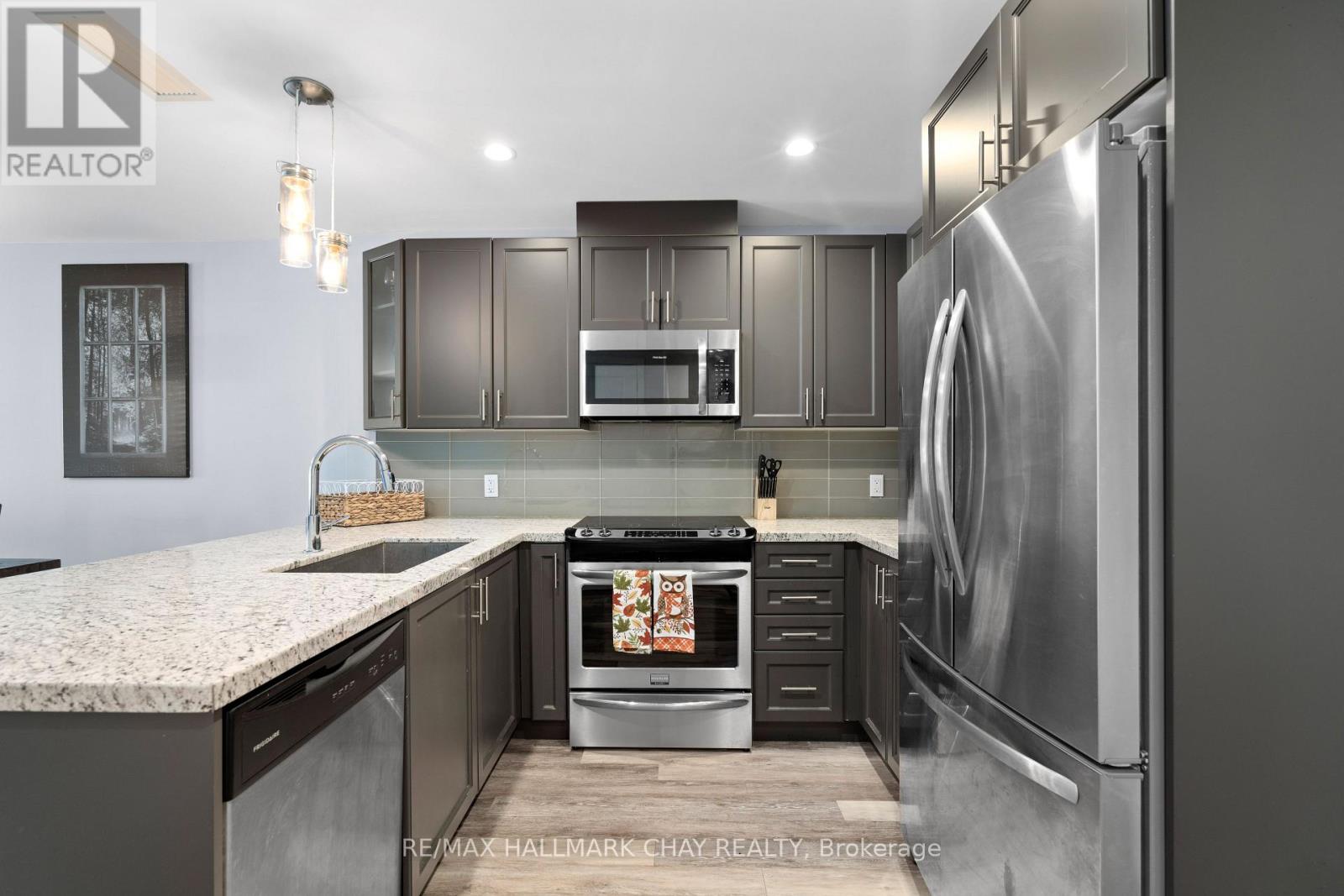 ##G01 80 HORSESHOE BOULEVARD - 12