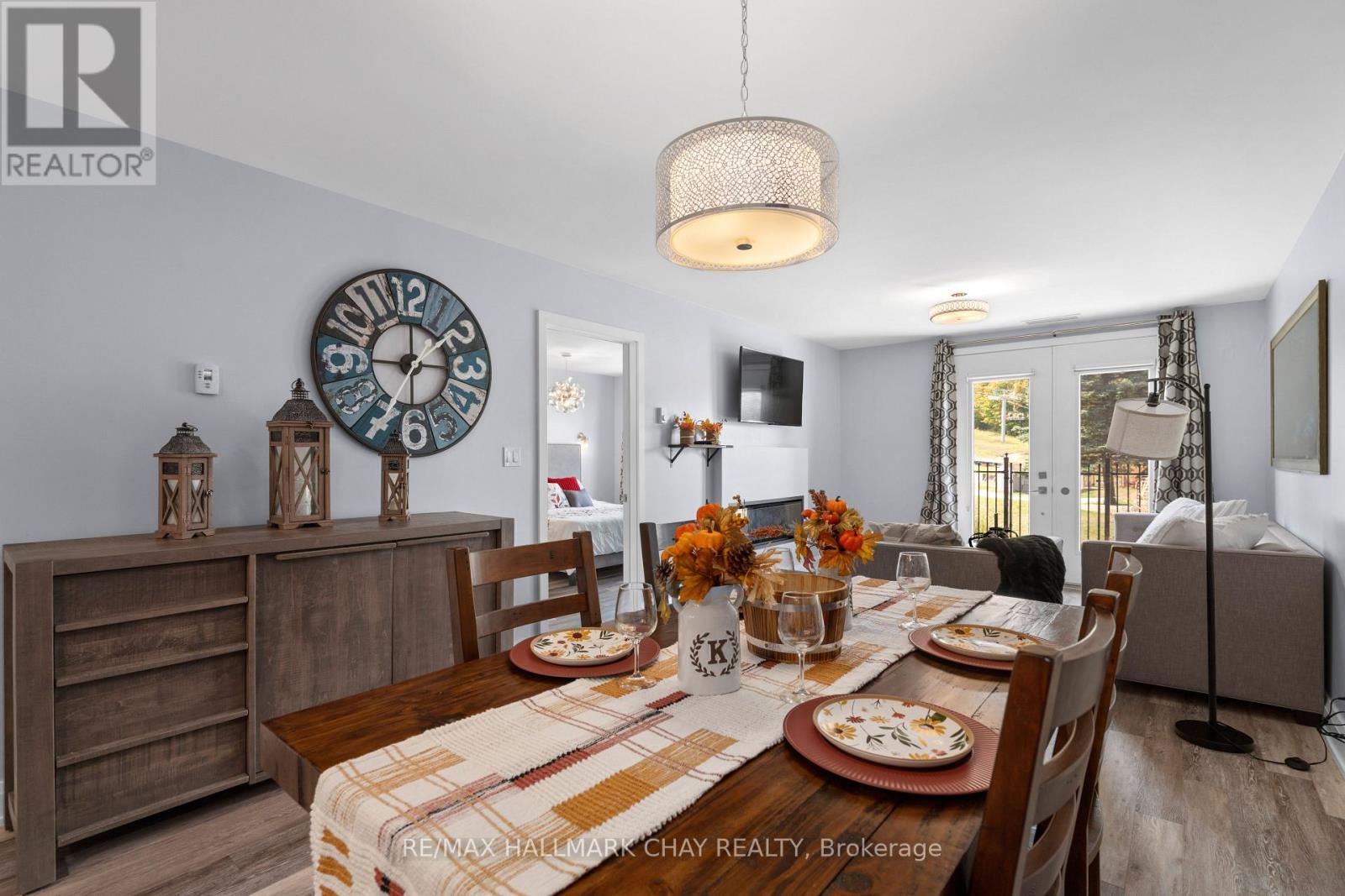 ##G01 80 HORSESHOE BOULEVARD - 13