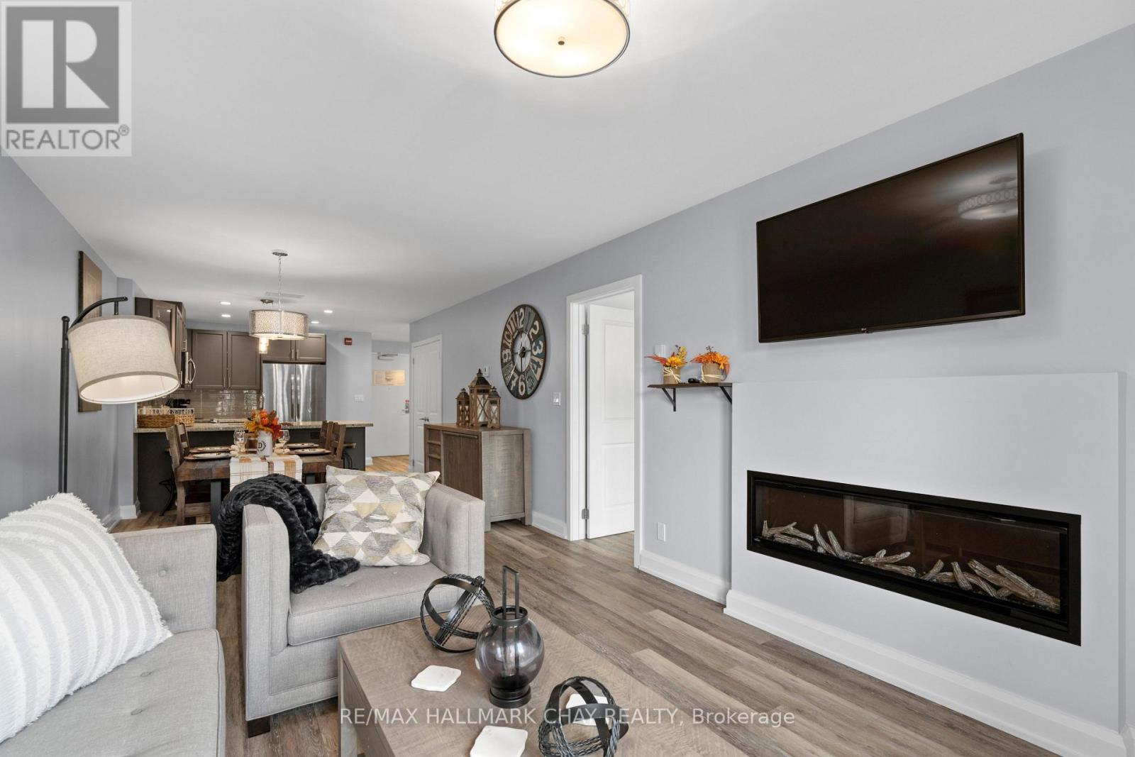 ##G01 80 HORSESHOE BOULEVARD - 15
