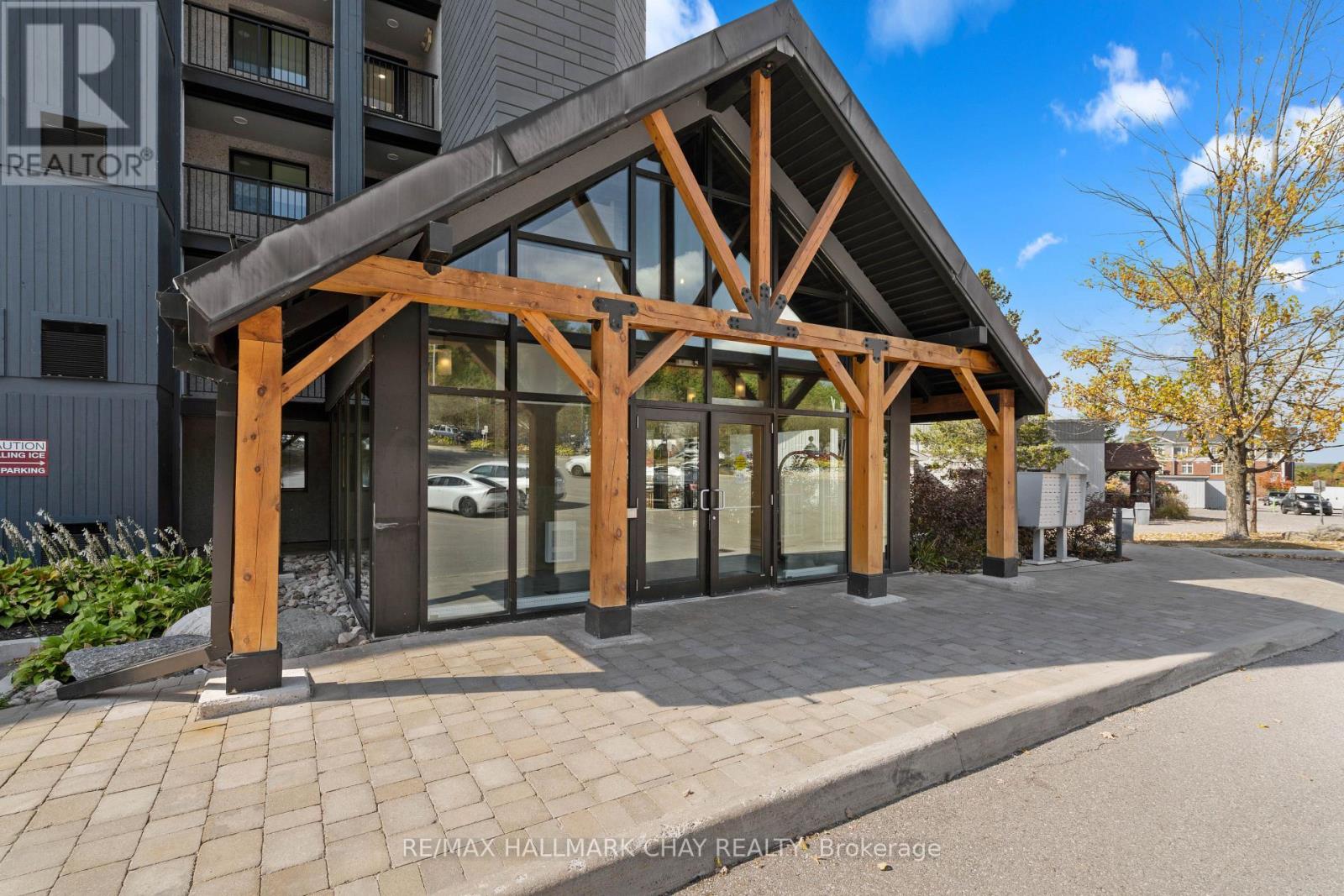 ##G01 80 HORSESHOE BOULEVARD - 4
