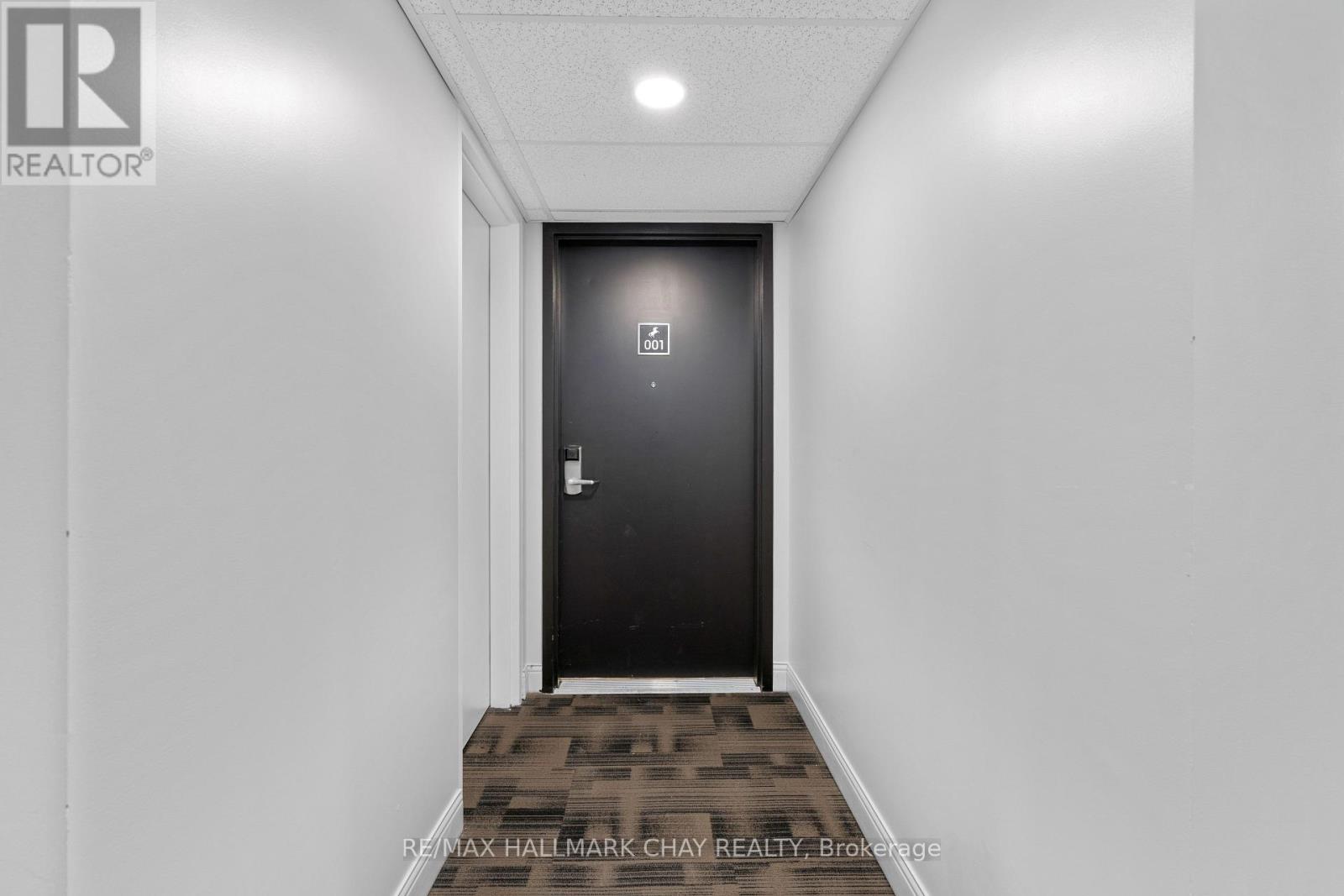 ##G01 80 HORSESHOE BOULEVARD - 8