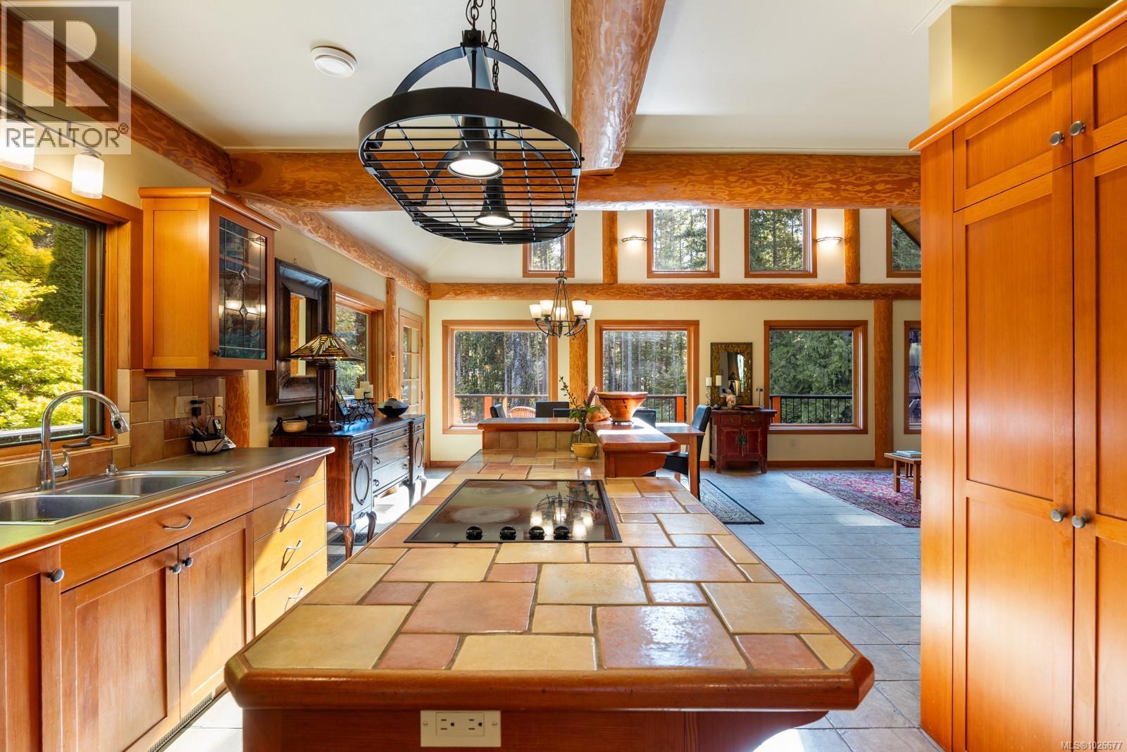 900 Spider Lake Rd, Qualicum Beach