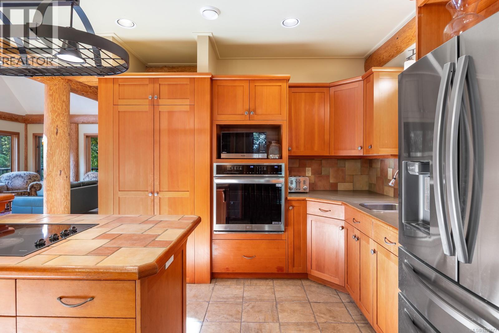 900 Spider Lake Rd, Qualicum Beach