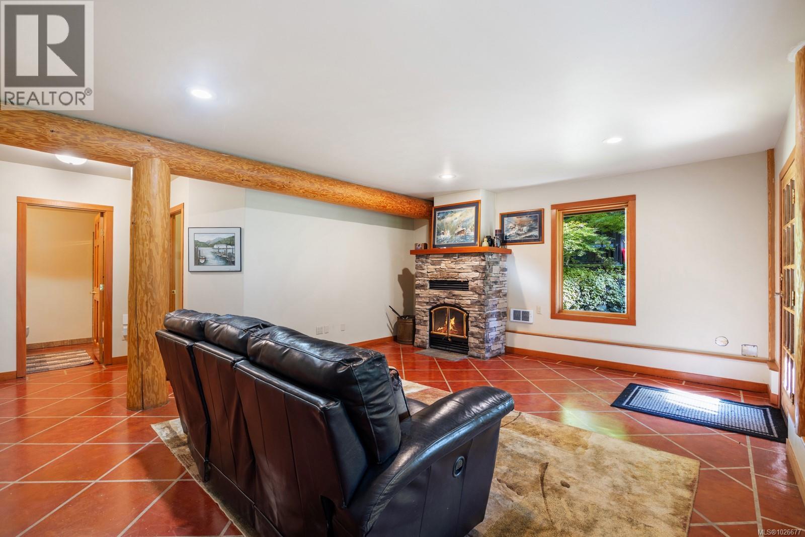 900 Spider Lake Rd, Qualicum Beach