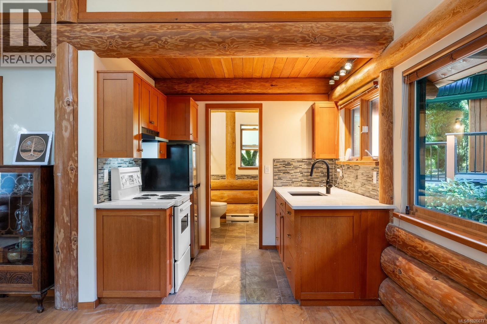 900 Spider Lake Rd, Qualicum Beach