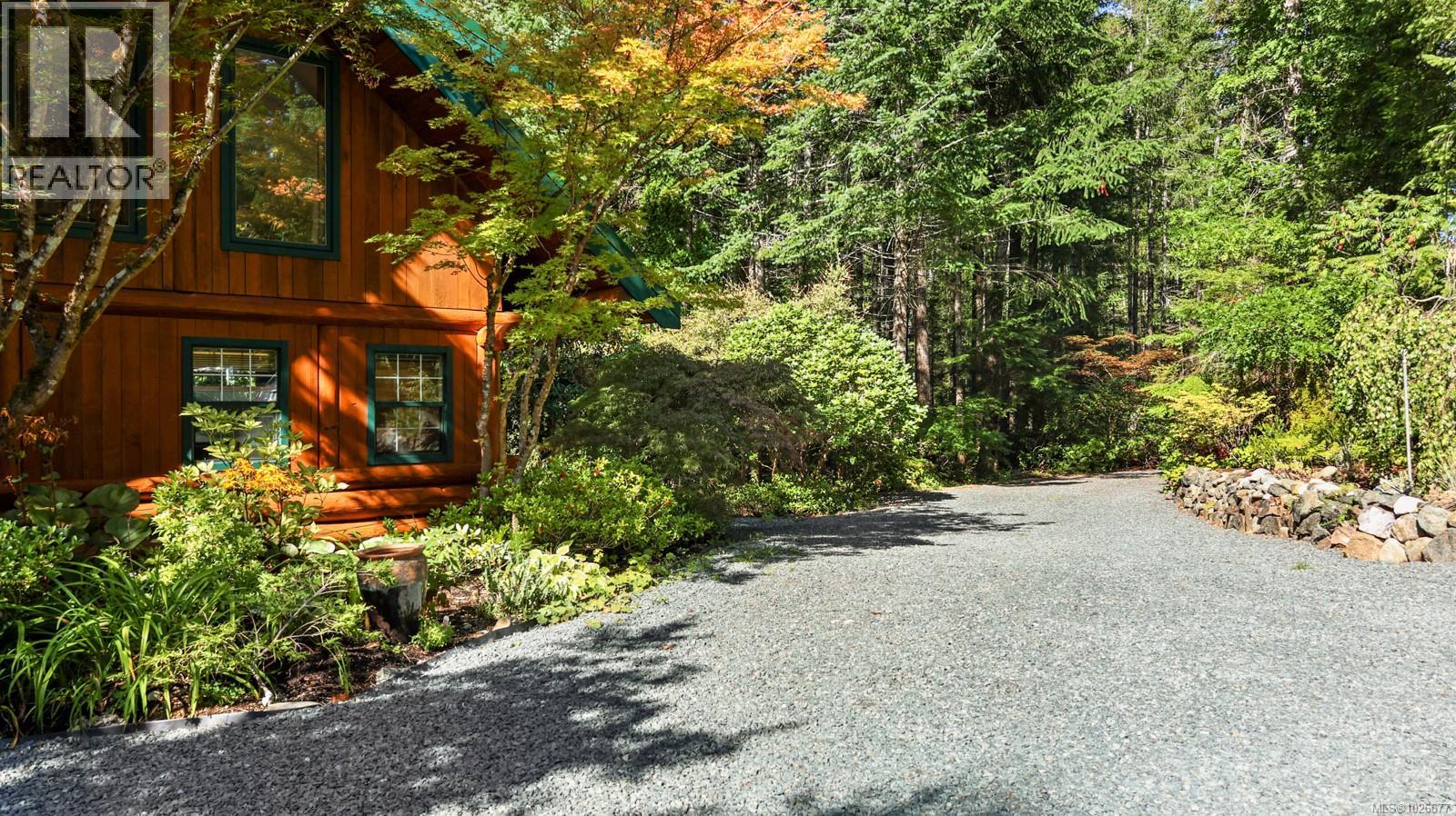 900 Spider Lake Rd, Qualicum Beach