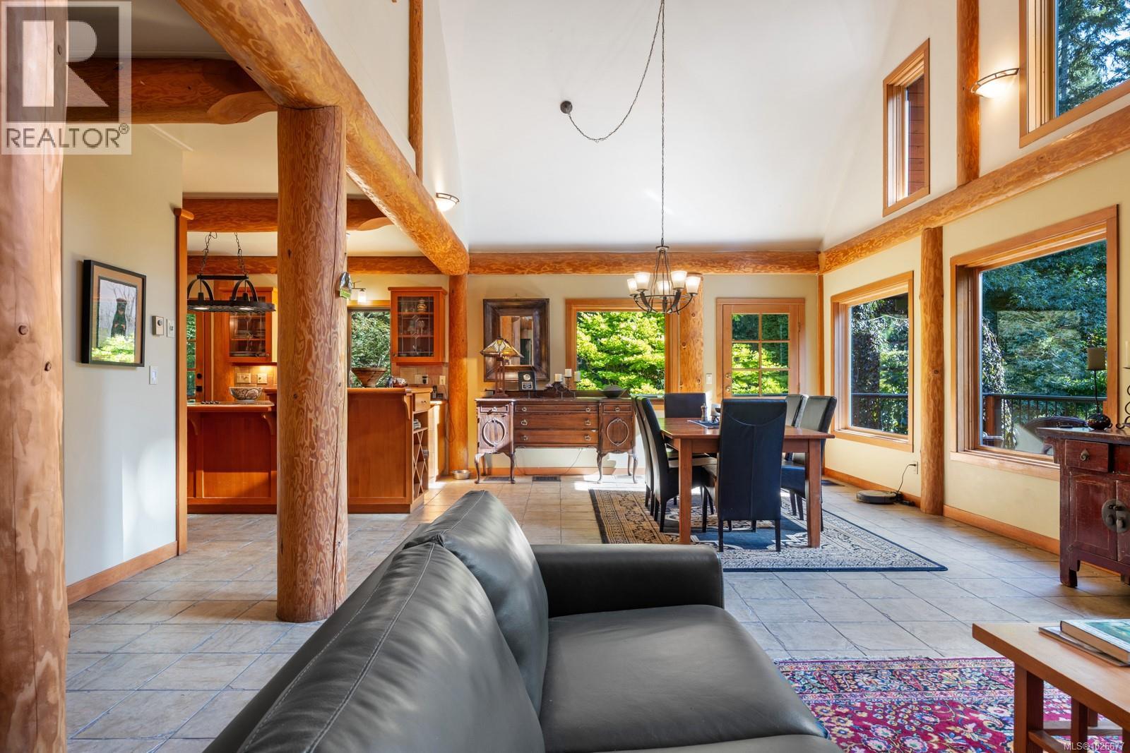 900 Spider Lake Rd, Qualicum Beach