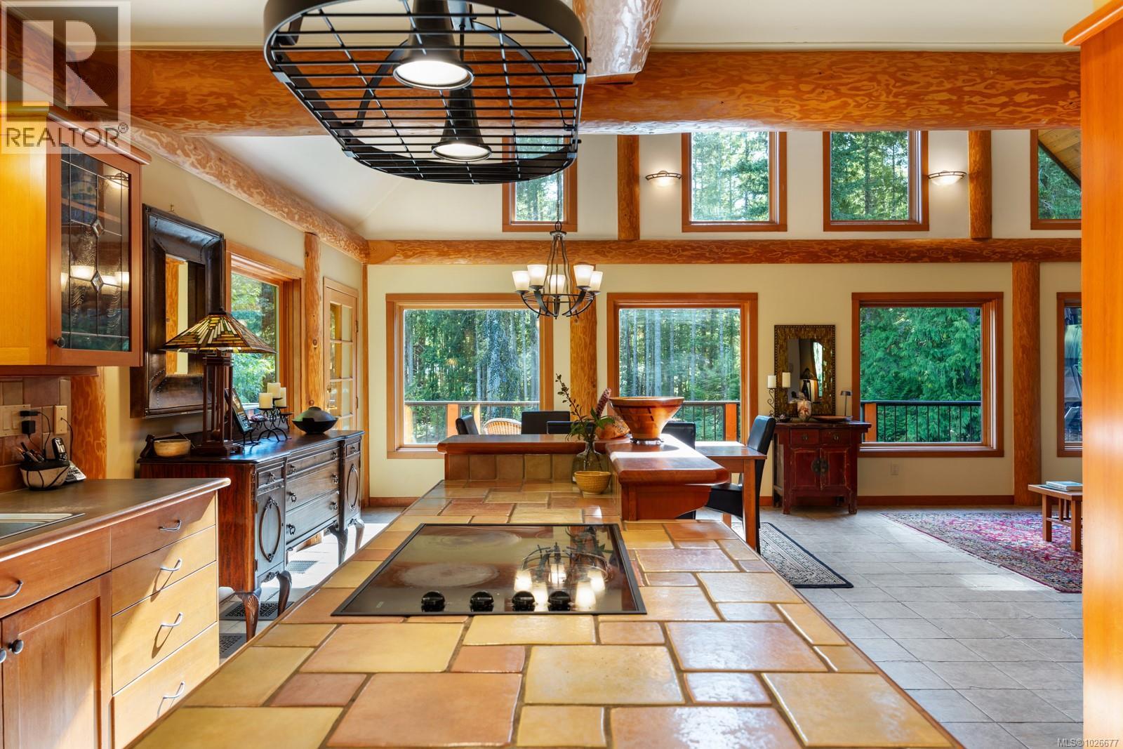 900 Spider Lake Rd, Qualicum Beach