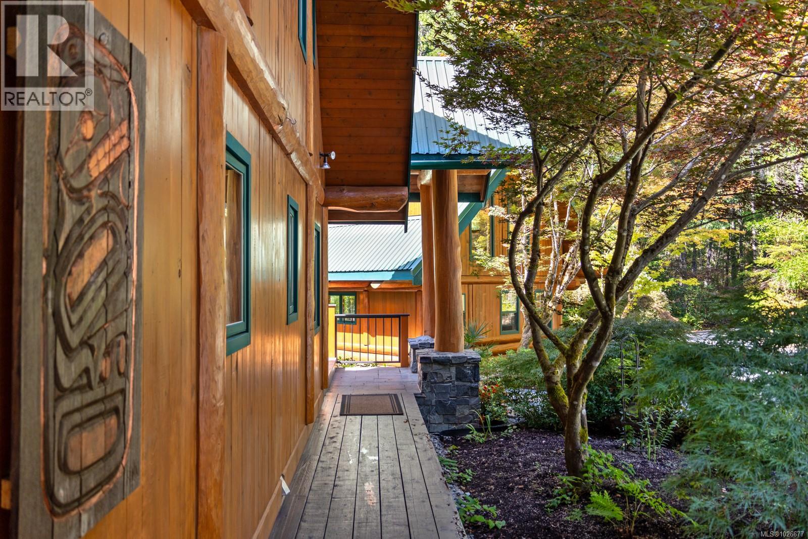 900 Spider Lake Rd, Qualicum Beach