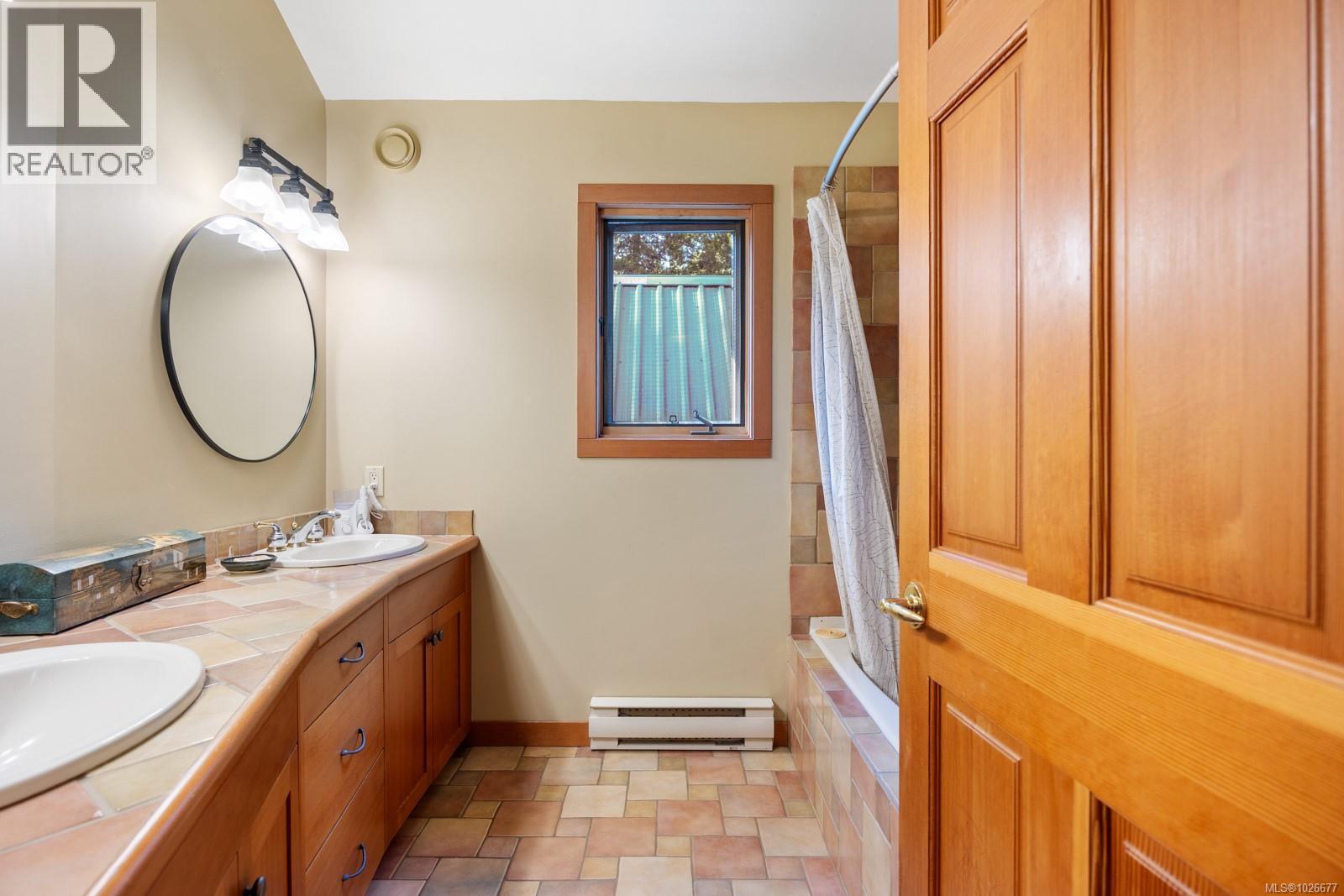 900 Spider Lake Rd, Qualicum Beach