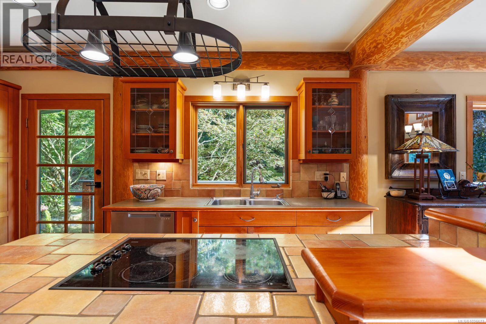 900 Spider Lake Rd, Qualicum Beach