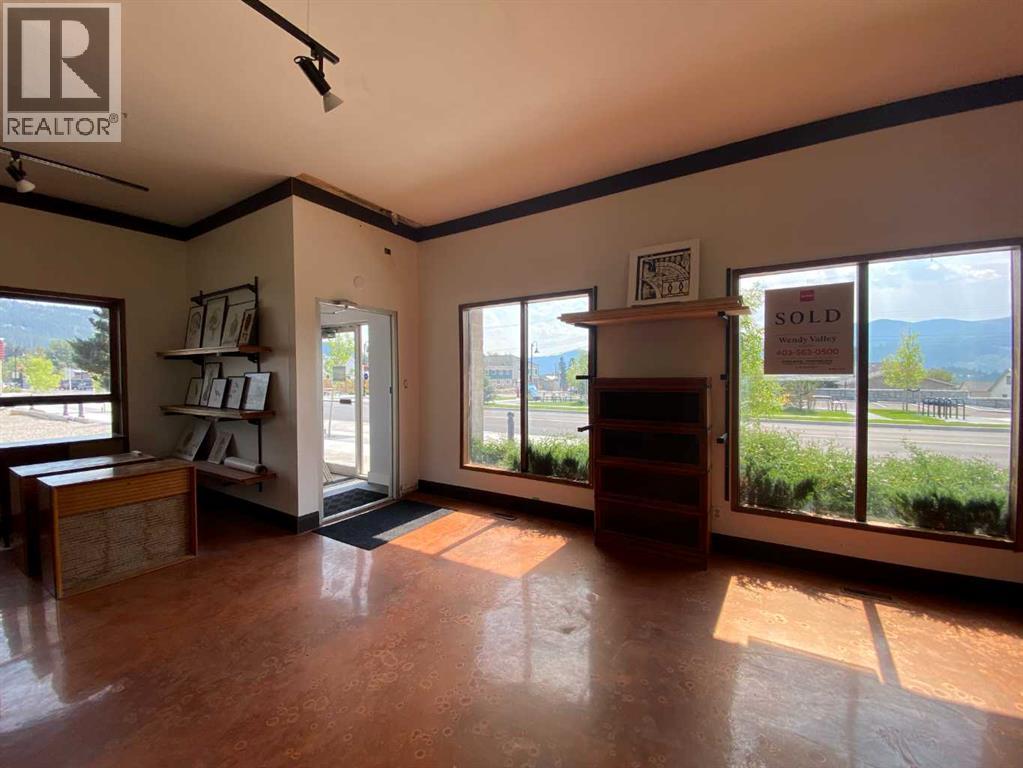 2138 213 Street - Photo 5 of 15, Bellevue, Alberta