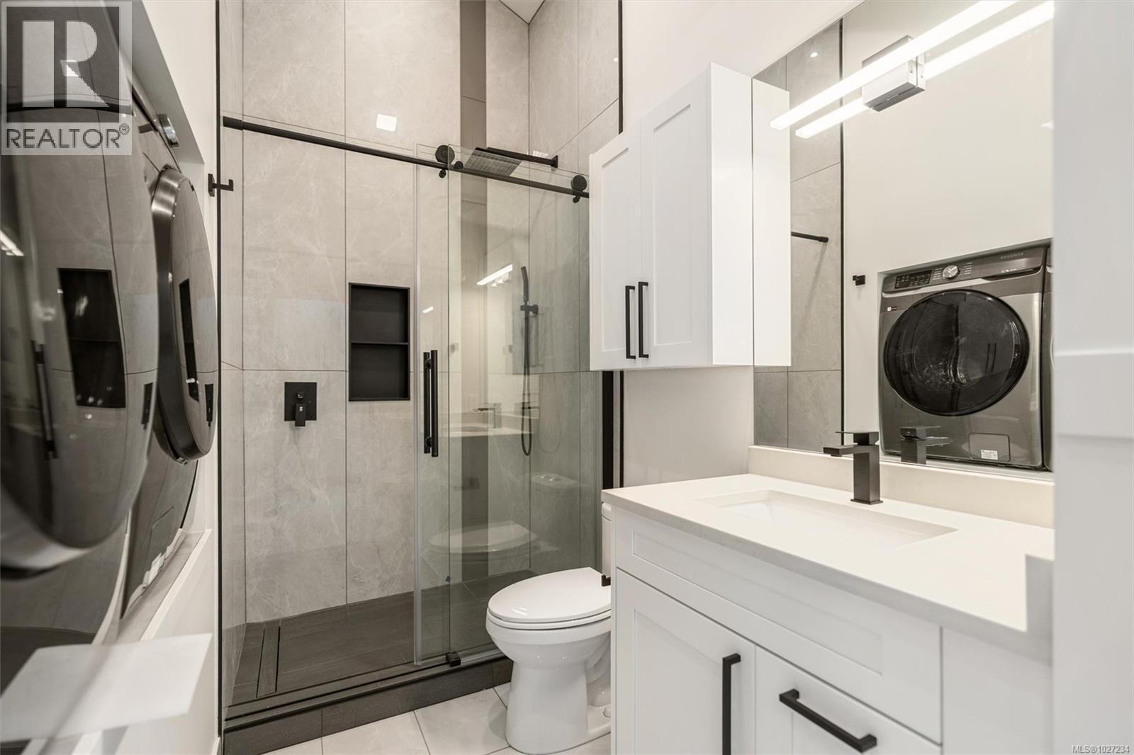  5281 Santa Clara Avenue, Saanich