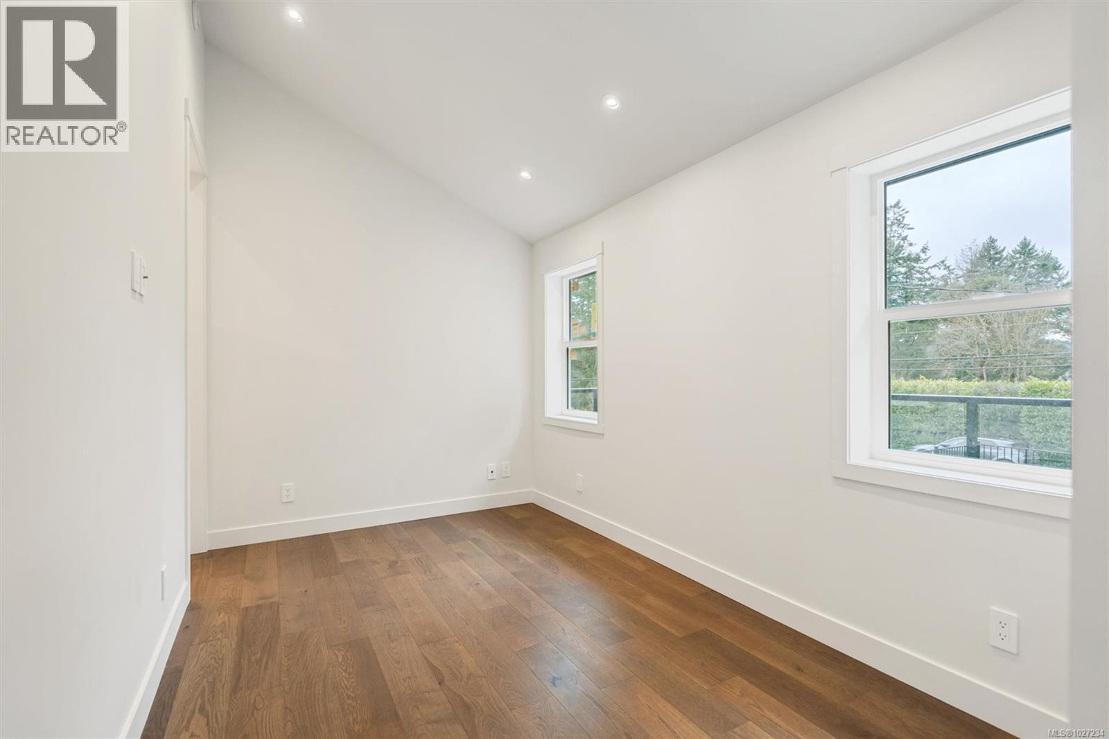  5281 Santa Clara Avenue, Saanich