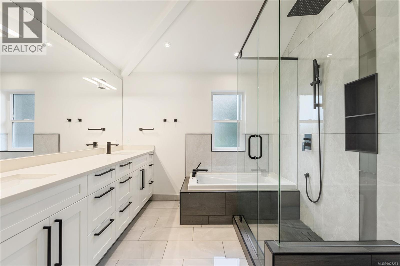  5281 Santa Clara Avenue, Saanich