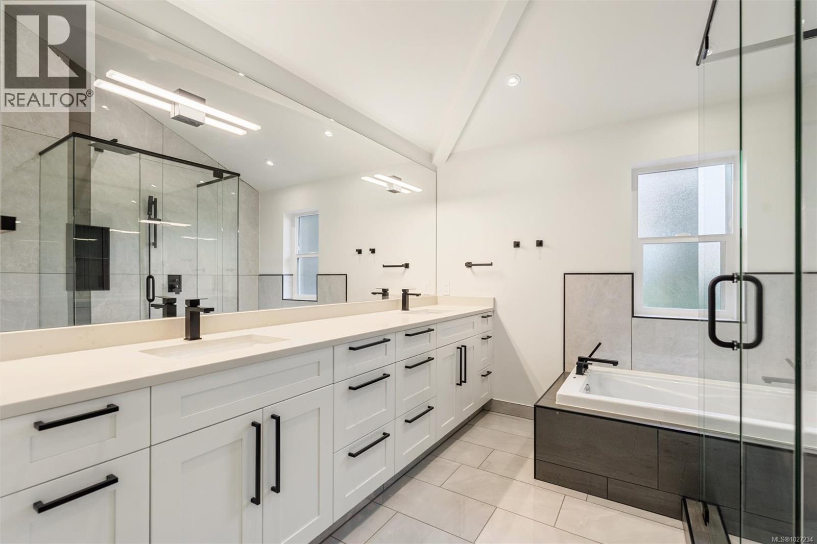  5281 Santa Clara Avenue, Saanich