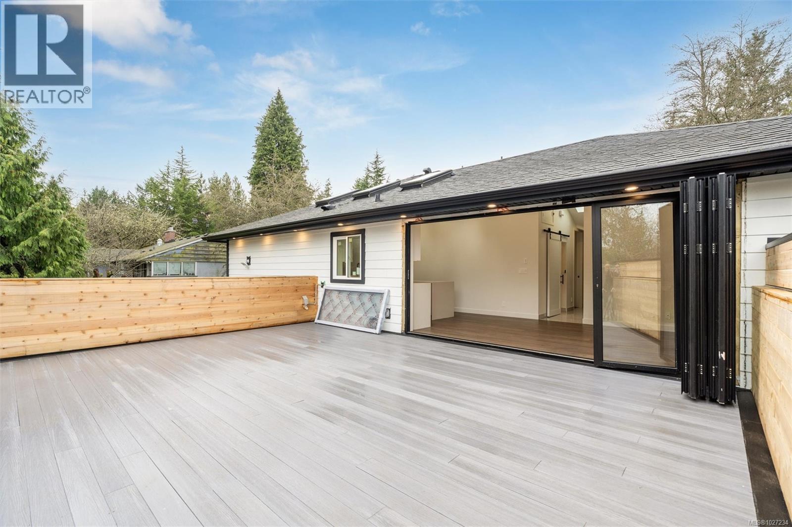  5281 Santa Clara Avenue, Saanich