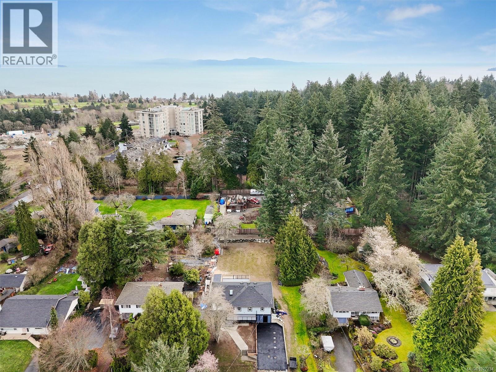  5281 Santa Clara Avenue, Saanich