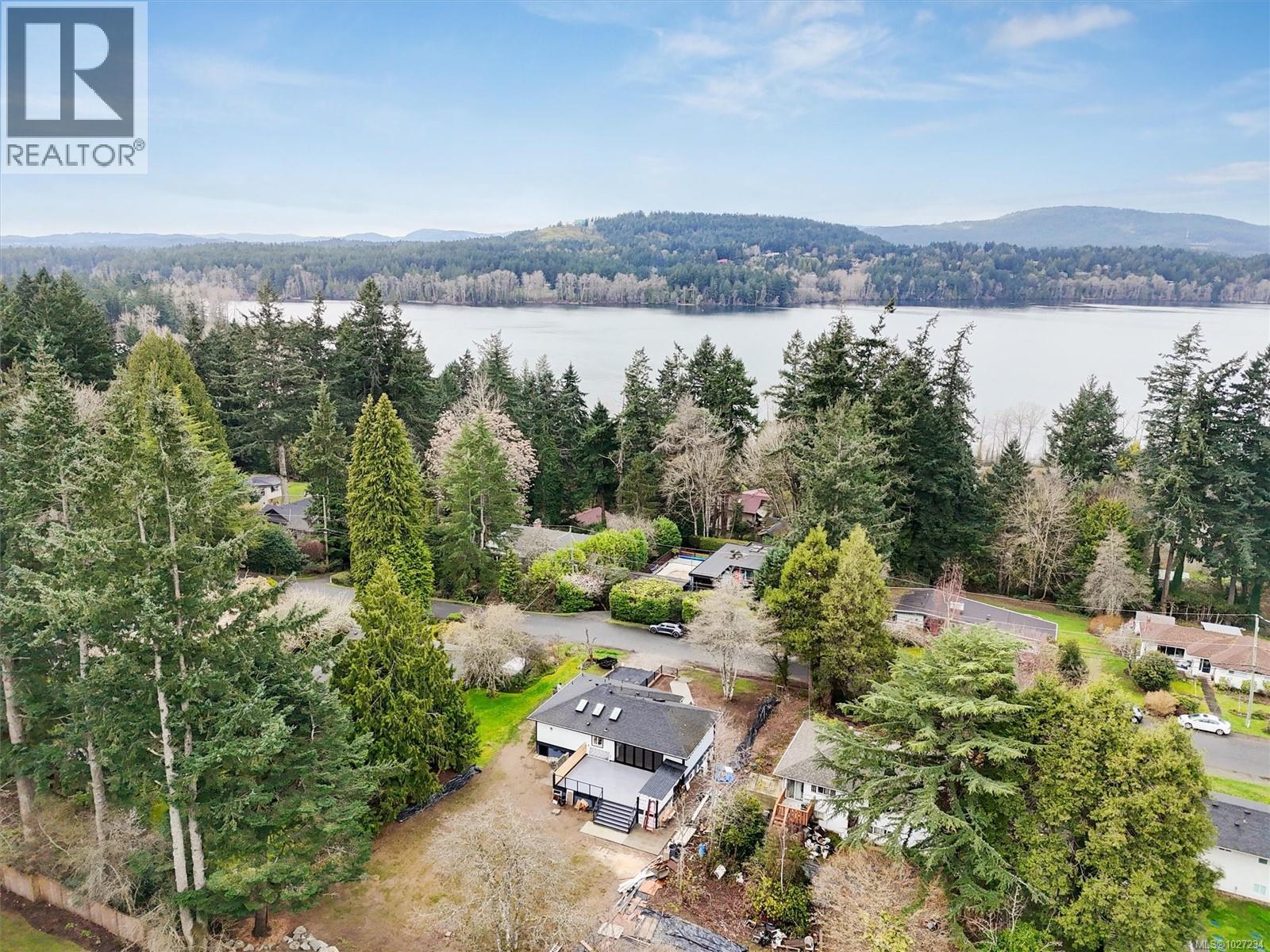  5281 Santa Clara Avenue, Saanich