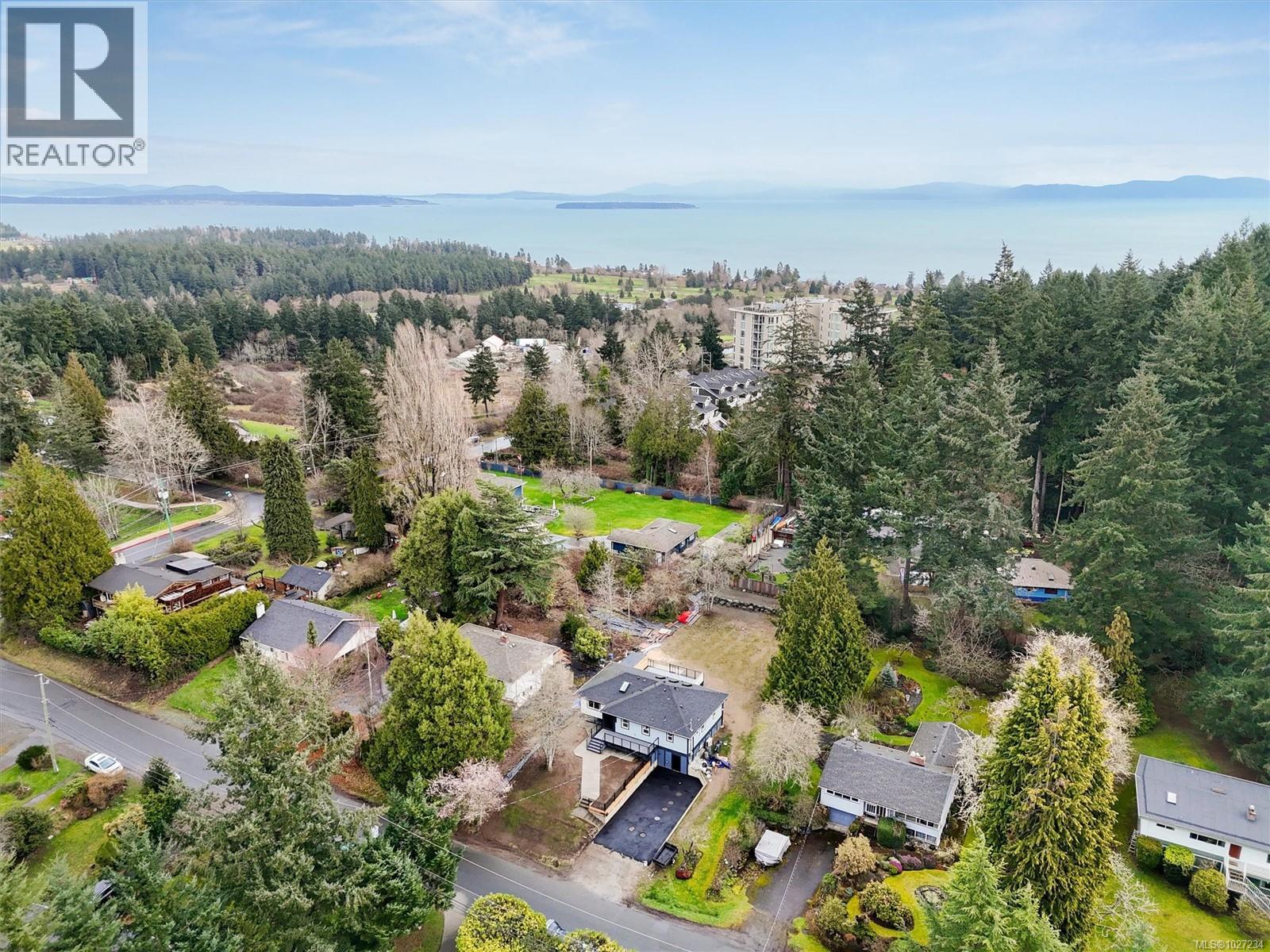  5281 Santa Clara Avenue, Saanich