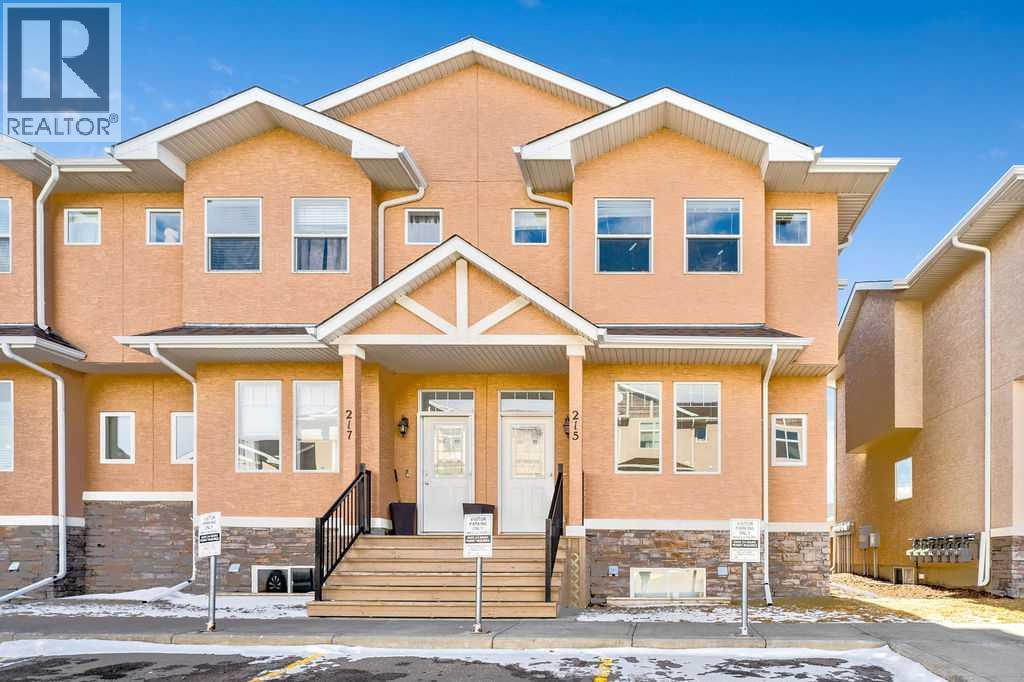 215 Strathcona Circle