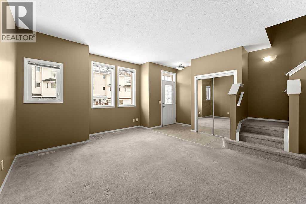 215 Strathcona Circle - Photo 4 of 40, Strathmore, Alberta