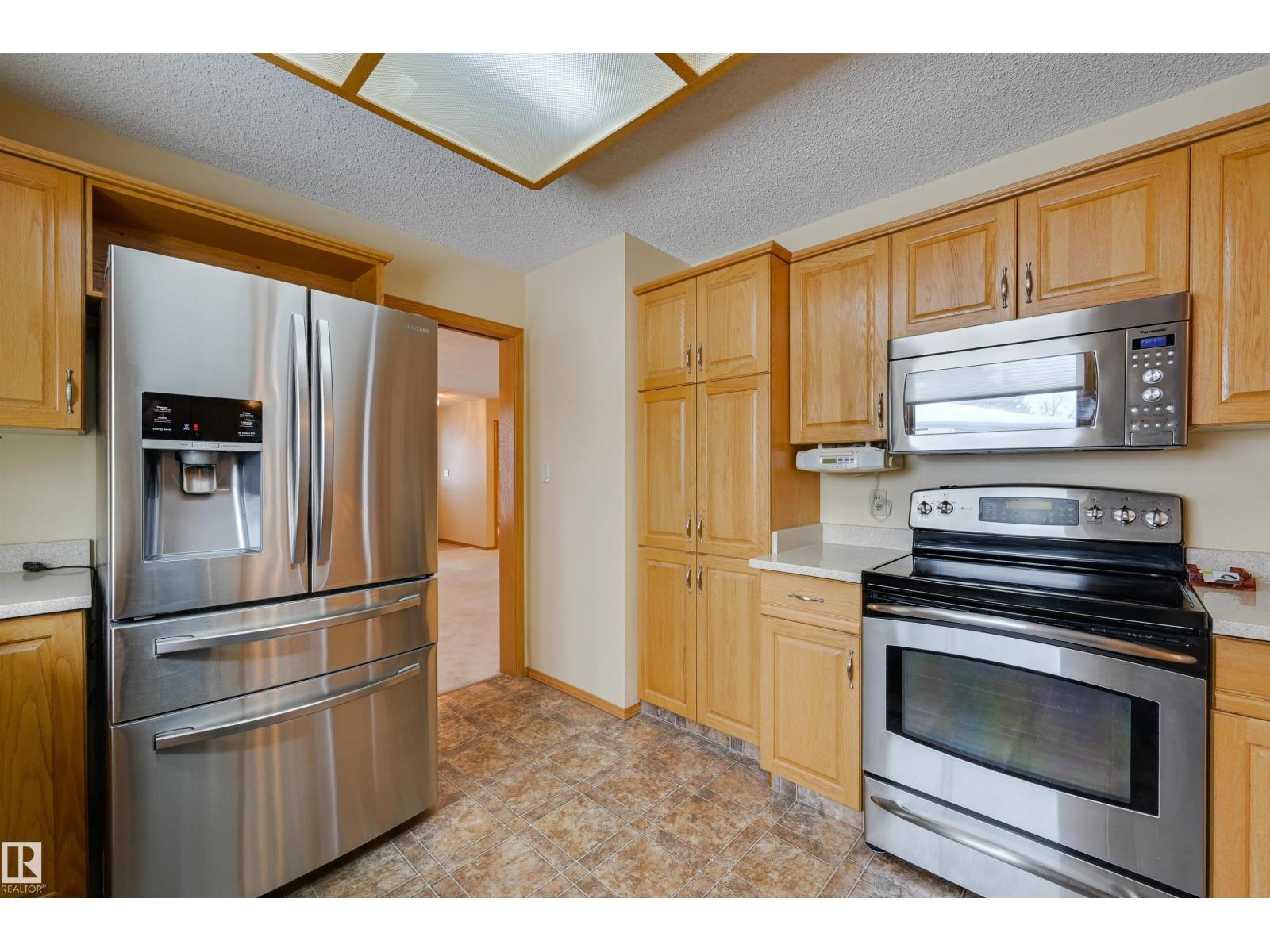 752 WILKIN CL NW - Photo 5 of 53, Edmonton, Alberta