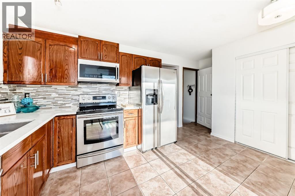 Single Family House for Sale in  MARTINRIDGE Place NE Martindale Calgary 