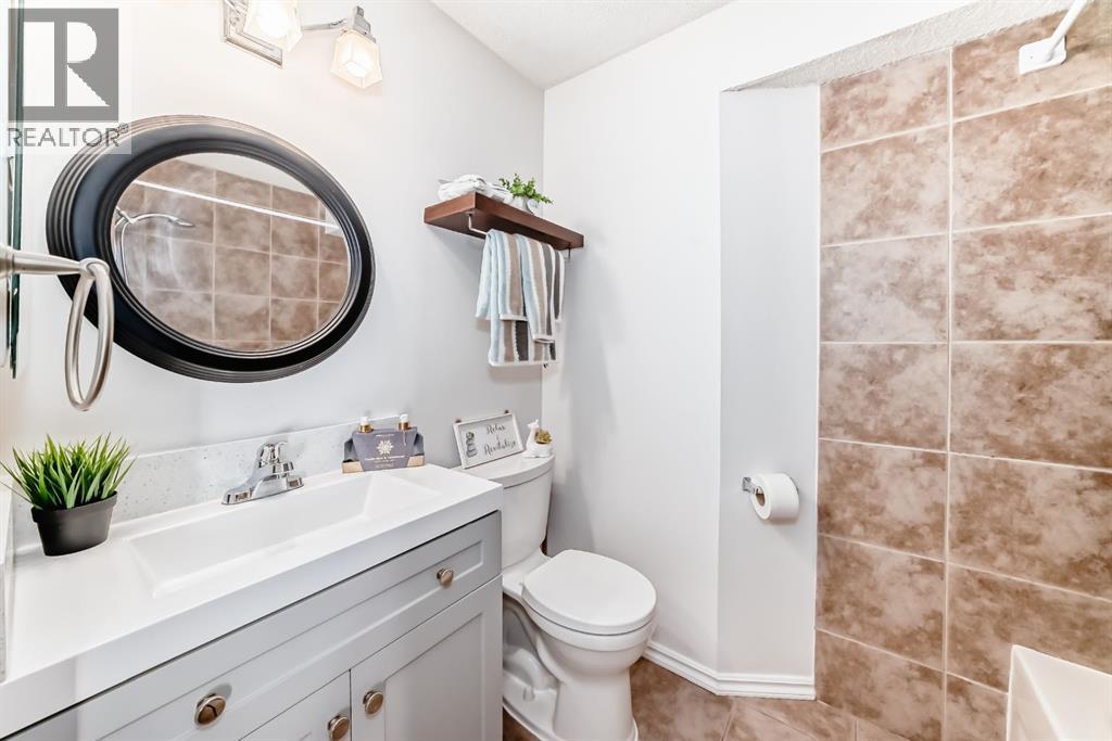 Single Family House for Sale in  MARTINRIDGE Place NE Martindale Calgary 