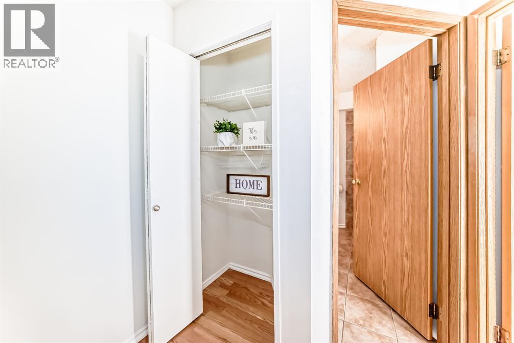 Single Family House for Sale in  MARTINRIDGE Place NE Martindale Calgary 