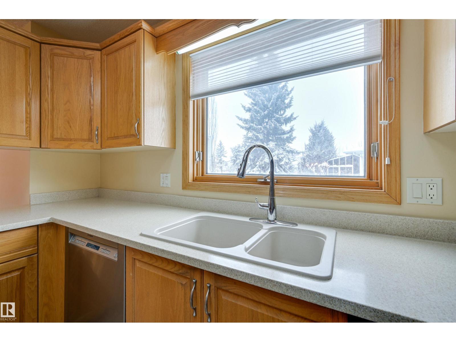 752 WILKIN CL NW - Photo 4 of 53, Edmonton, Alberta