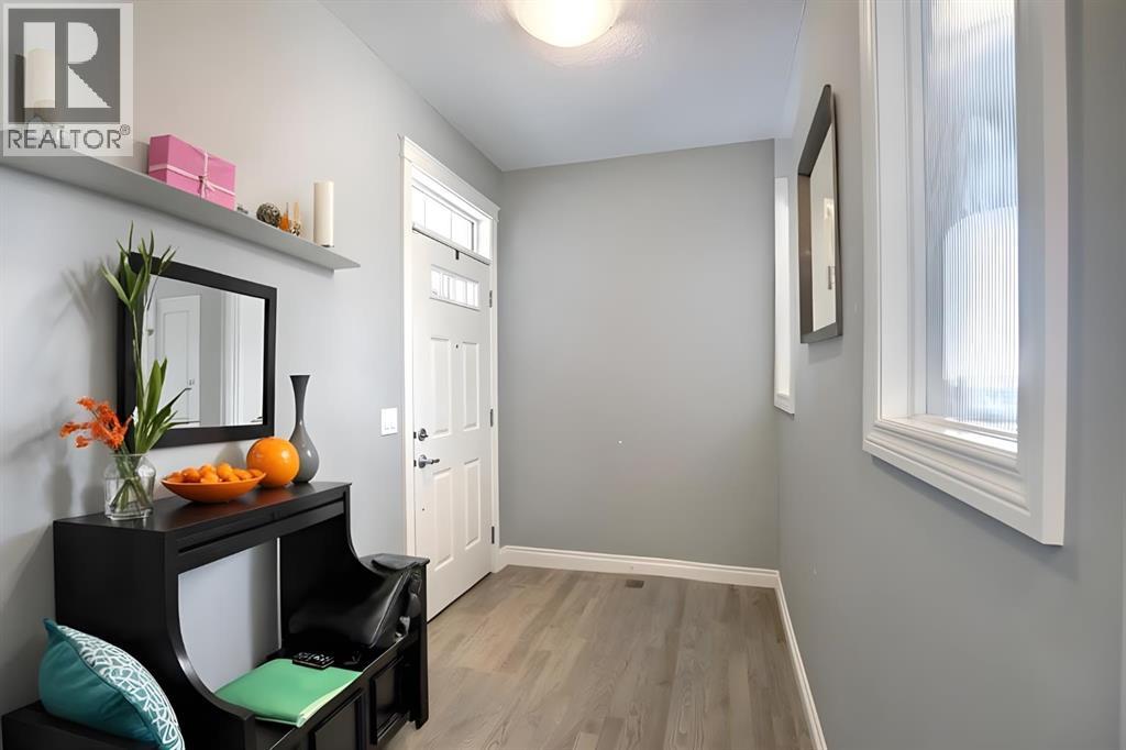 22 Evansborough View NW - Photo 3 of 27, Calgary, Alberta