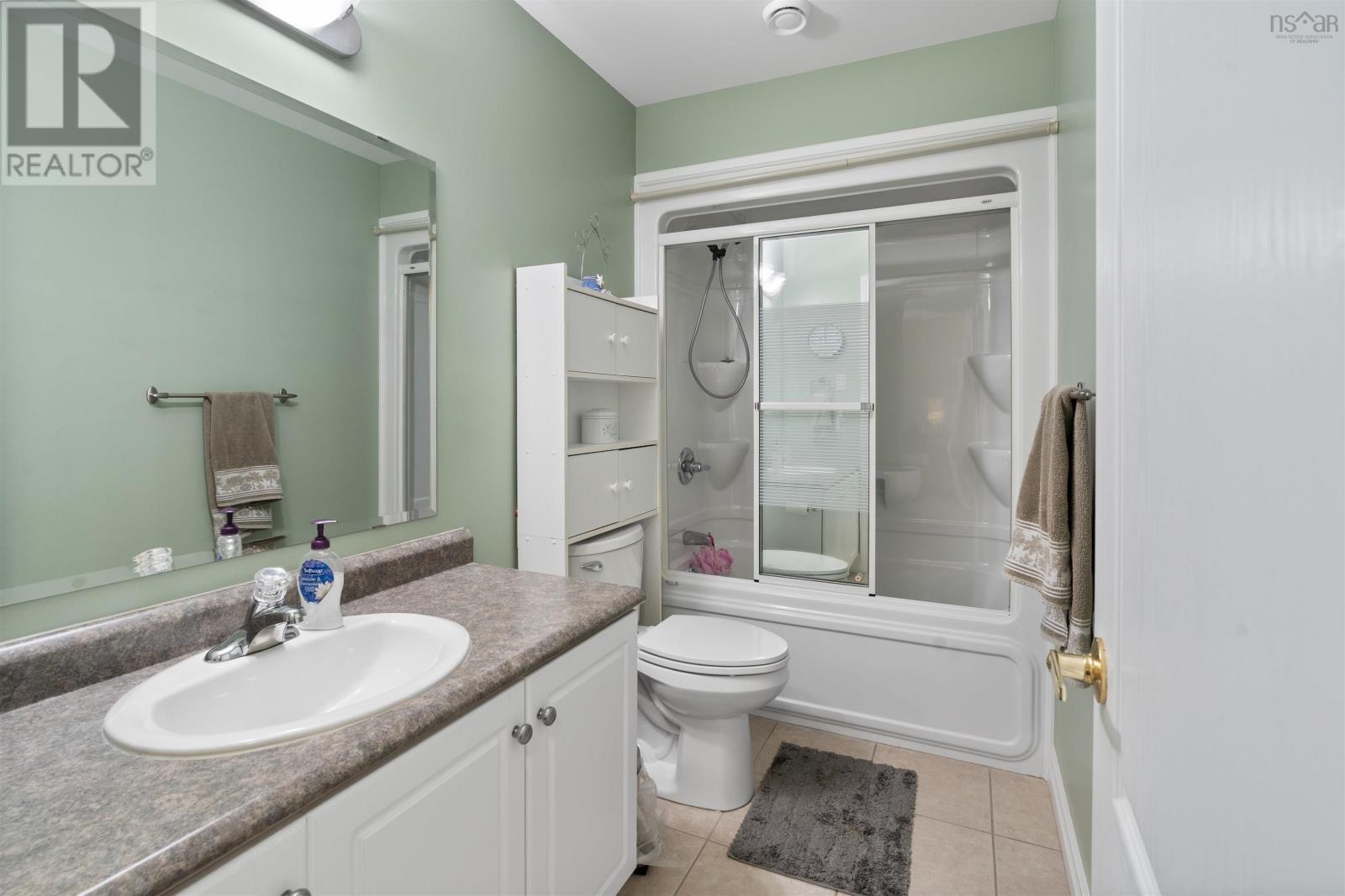 Property 18 of 41 of 211 52 Whitehall Crescent