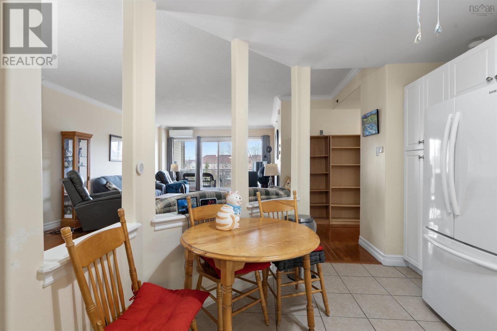 Property 22 of 41 of 211 52 Whitehall Crescent