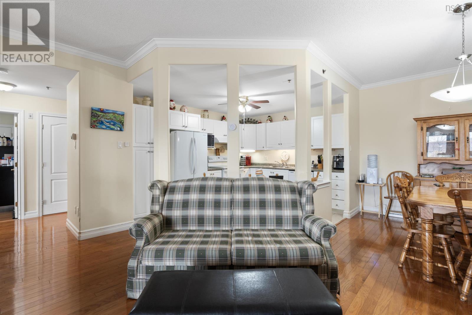 Property 29 of 41 of 211 52 Whitehall Crescent