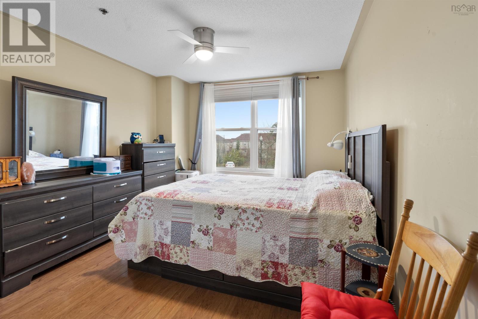 Property 36 of 41 of 211 52 Whitehall Crescent