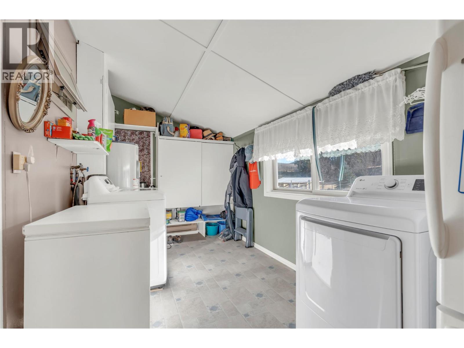 5615 Simpson Road, Summerland