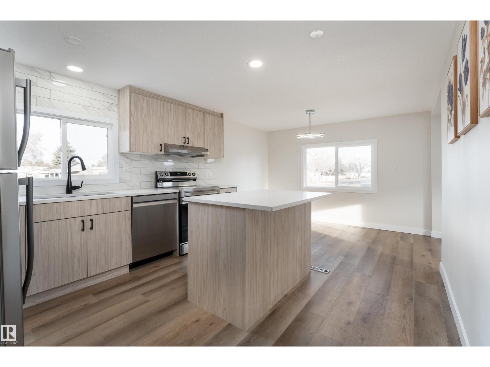 2001 West View GR NW, Edmonton