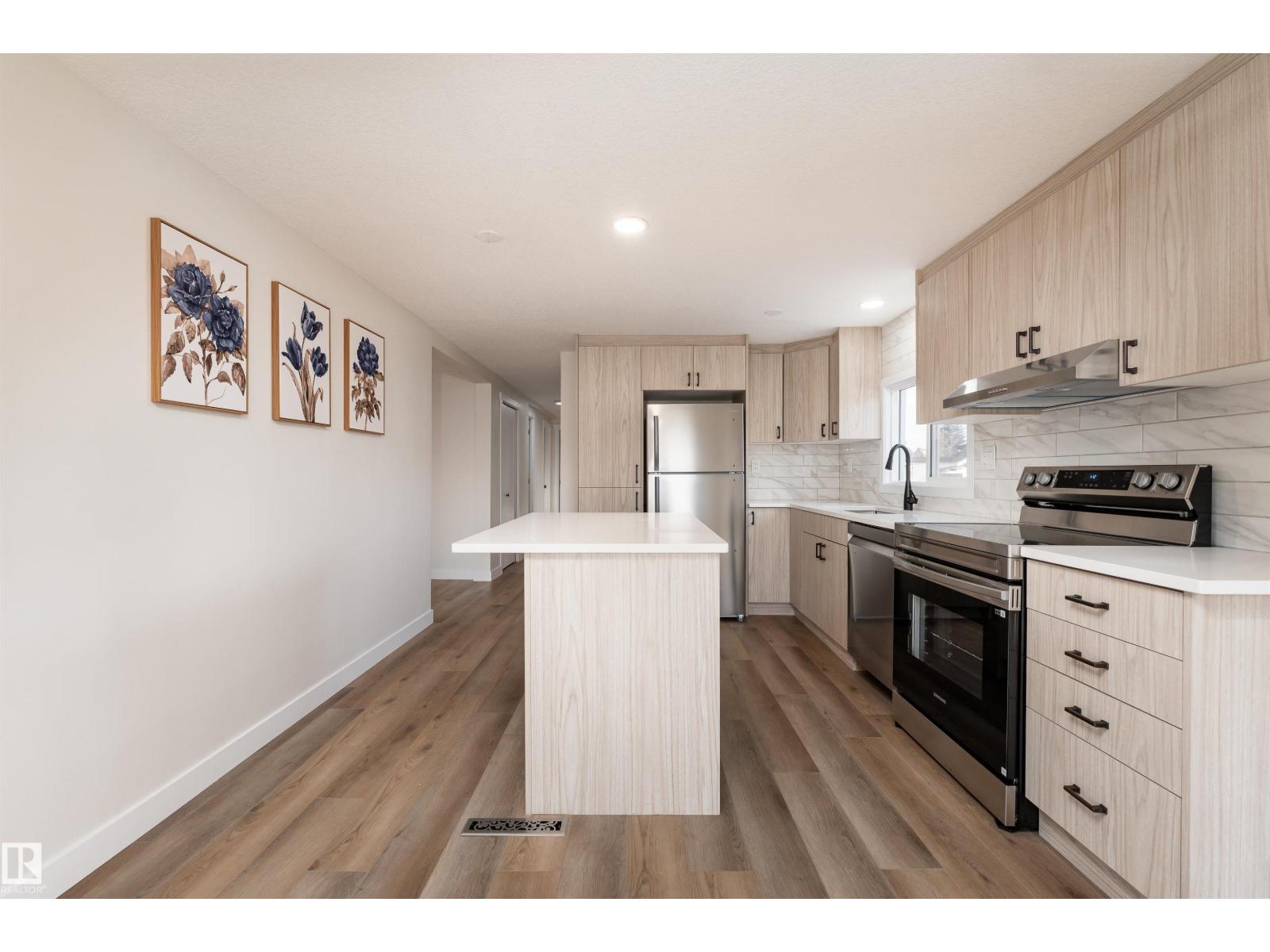 2001 West View GR NW, Edmonton