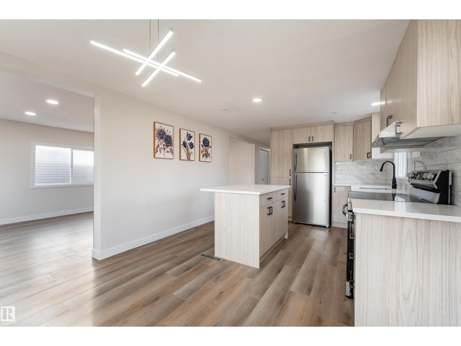 2001 West View GR NW, Edmonton