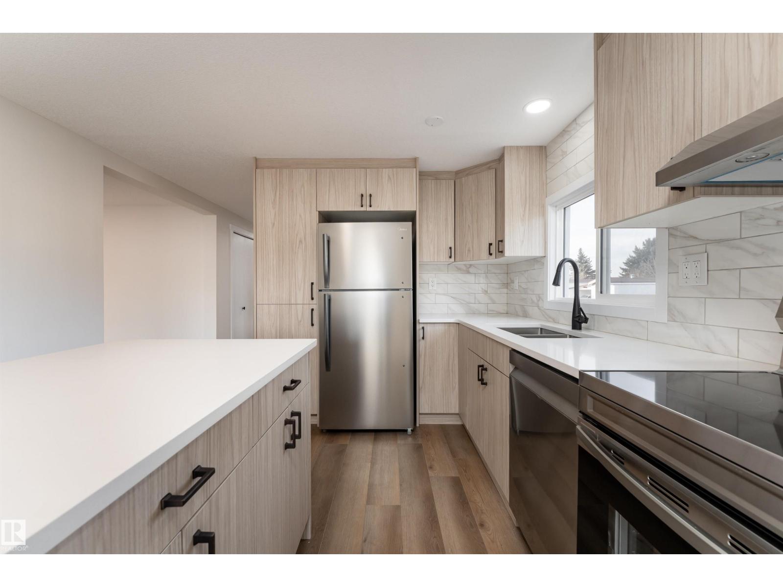 2001 West View GR NW, Edmonton