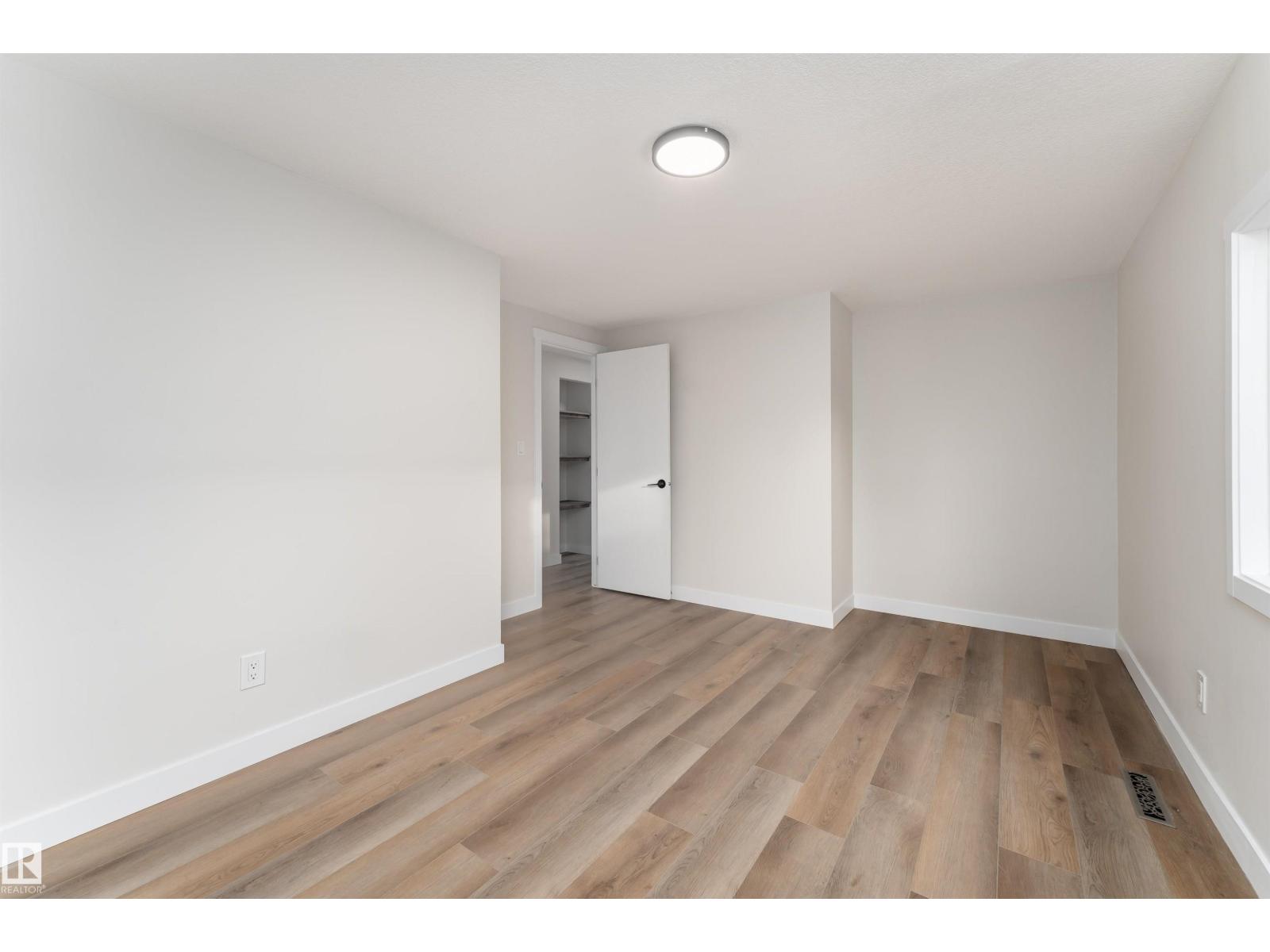 2001 West View GR NW, Edmonton