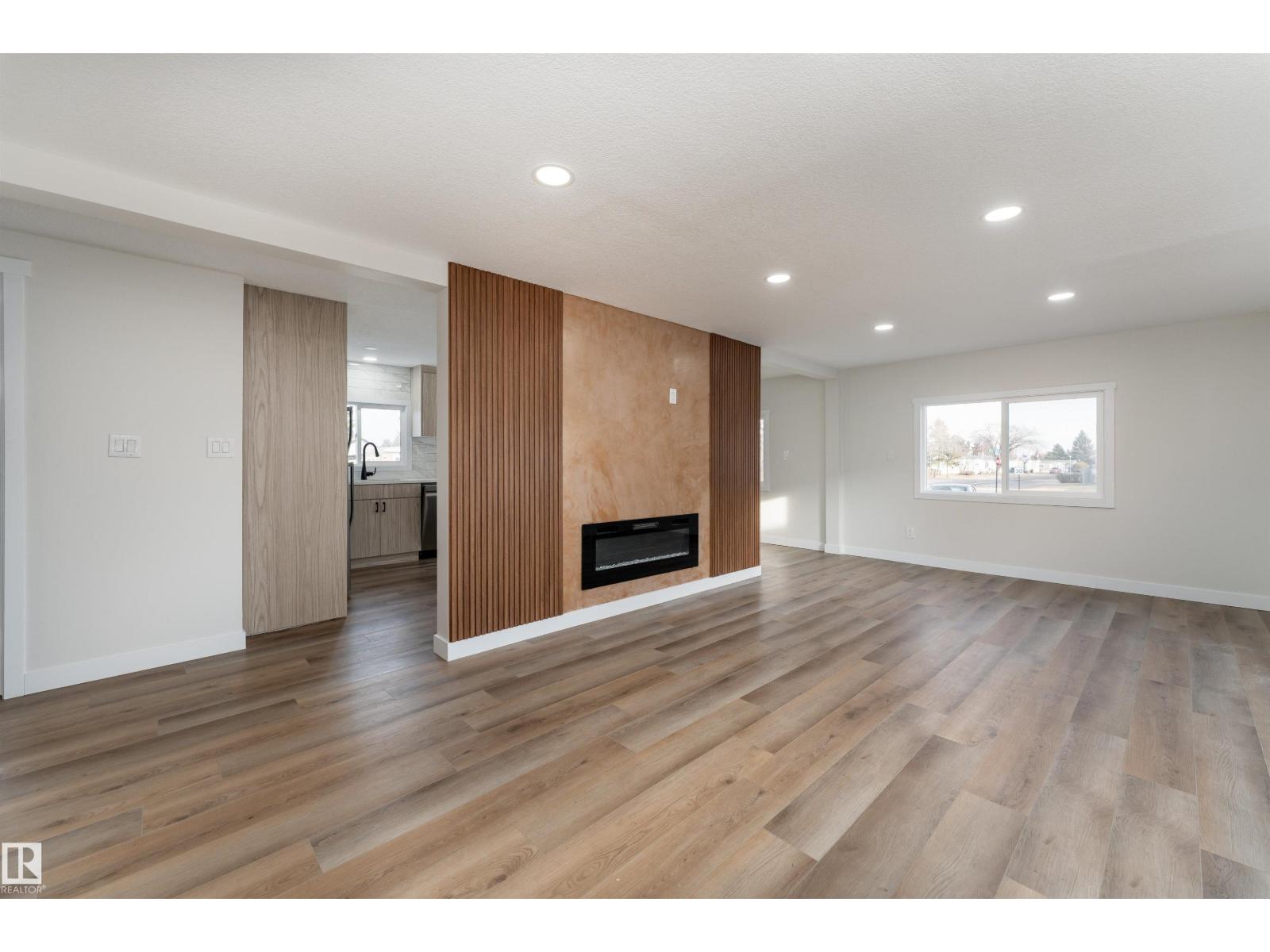 2001 West View GR NW, Edmonton